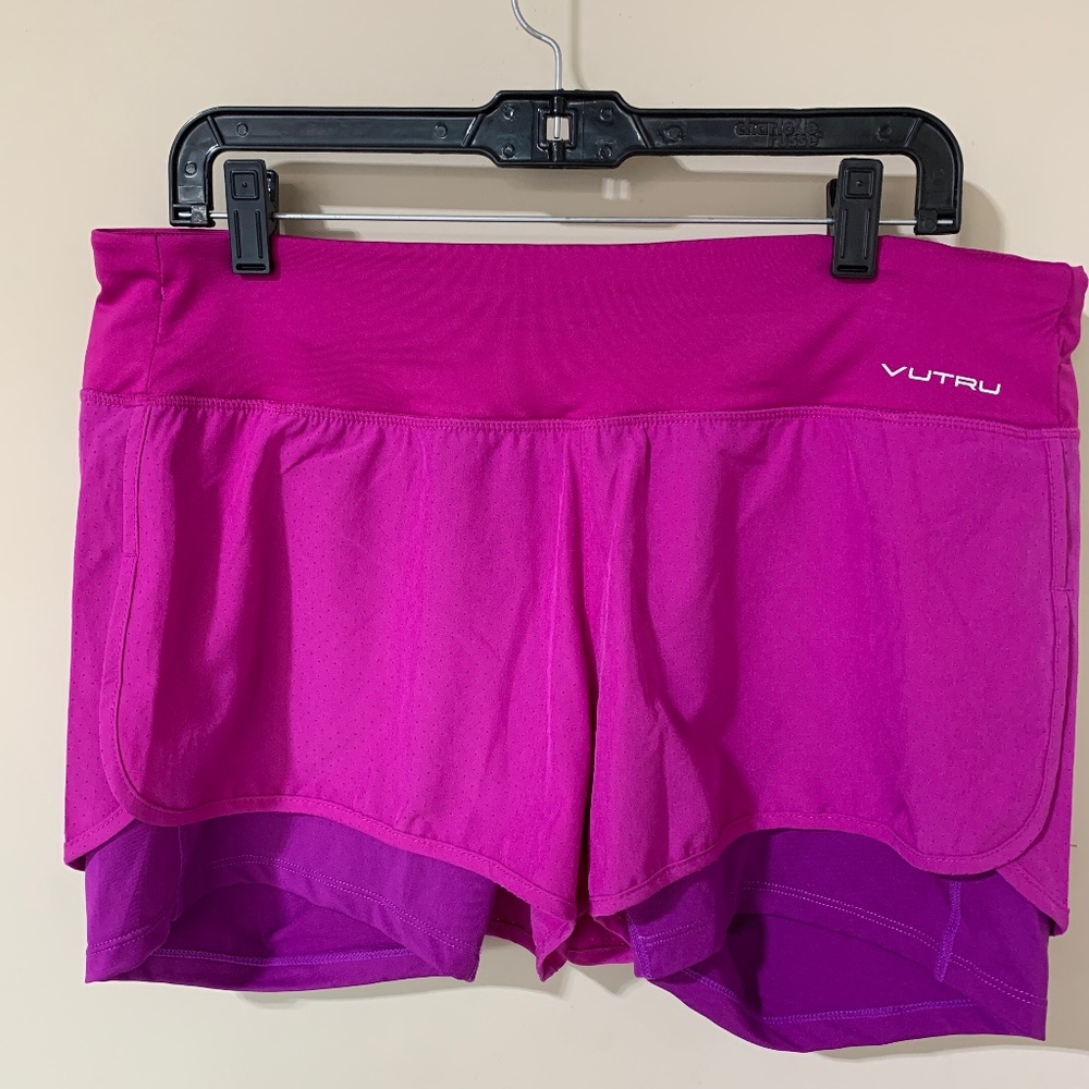 Vutru  Women Athletic Running Shorts in size XL Fuchsia color